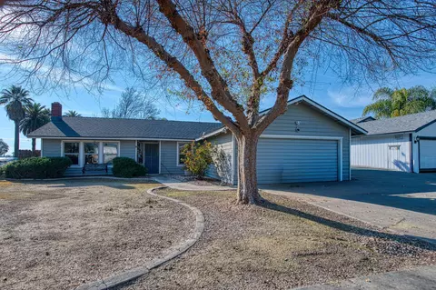 221 N Hillcrest St, Porterville, CA 93257