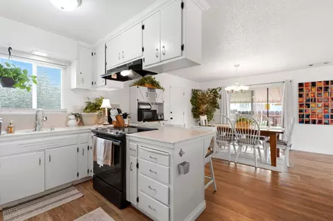 Kitchen - 195 E Sandra Ave, Tulare, CA 93274 photo 3 of 4