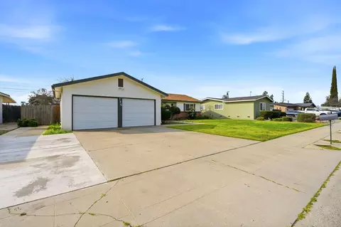Exterior - 195 E Sandra Ave, Tulare, CA 93274 photo 2 of 6