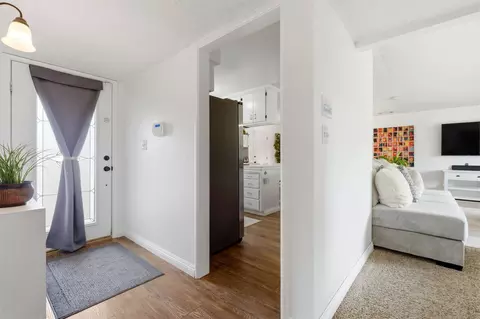 Entry Way - 195 E Sandra Ave, Tulare, CA 93274 photo 1 of 1
