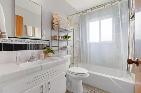 Bath - 195 E Sandra Ave, Tulare, CA 93274 photo 1 of 3