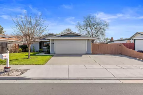 736 S Spruce St, Tulare, CA 93274
