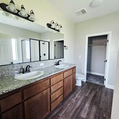 1009 E Harter Dr, Visalia, CA 93292 photo 8