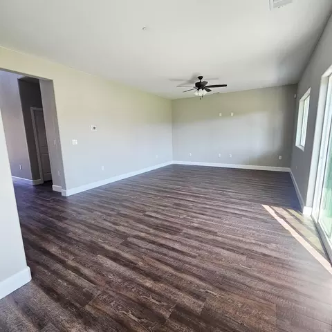 1009 E Harter Dr, Visalia, CA 93292 photo 6