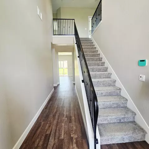 1009 E Harter Dr, Visalia, CA 93292 photo 9