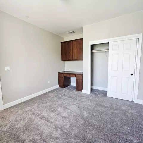 1009 E Harter Dr, Visalia, CA 93292 photo 3