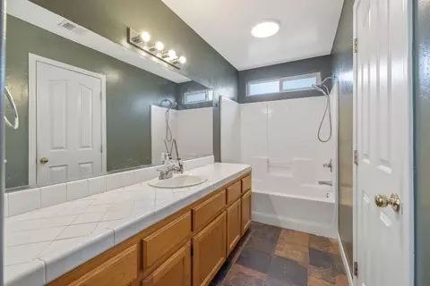 Bath - 741 Bender Ct, Tulare, CA 93274 photo 2 of 2