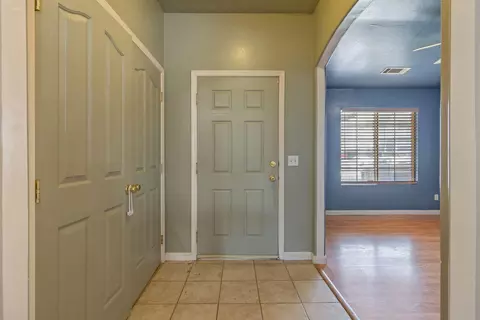 Entry Way - 741 Bender Ct, Tulare, CA 93274 photo 1 of 6
