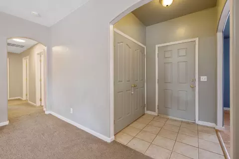 Entry Way - 741 Bender Ct, Tulare, CA 93274 photo 4 of 6
