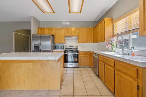 Kitchen - 741 Bender Ct, Tulare, CA 93274 photo 2 of 5
