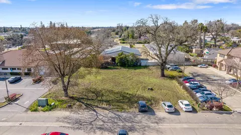 4242 W Mineral King Ave, Visalia, CA 93291