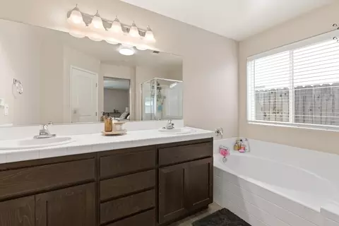 Bath - 2201 E Delta Ct, Visalia, CA 93292 photo 1 of 3