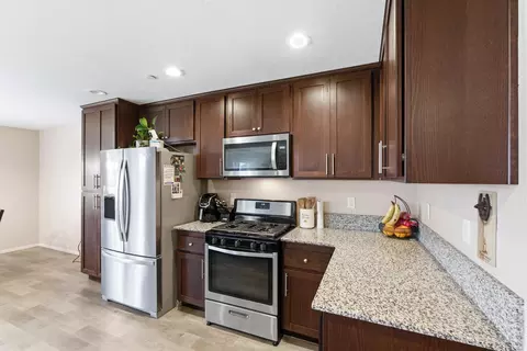 Kitchen - 2201 E Delta Ct, Visalia, CA 93292 photo 3 of 4