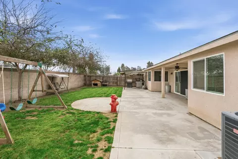 Exterior - 2201 E Delta Ct, Visalia, CA 93292 photo 3 of 3