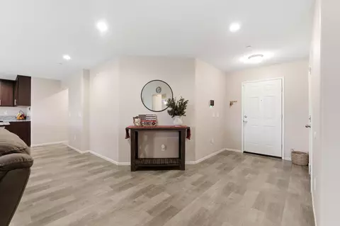 Entry Way - 2201 E Delta Ct, Visalia, CA 93292 photo 1 of 3