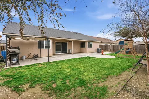 Exterior - 2201 E Delta Ct, Visalia, CA 93292 photo 2 of 3