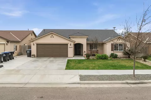 2201 E Delta Ct, Visalia, CA 93292