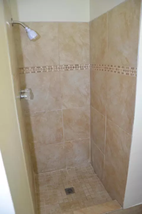 Bath - 1410 W Bush St, Lemoore, CA 93245 photo 3 of 7