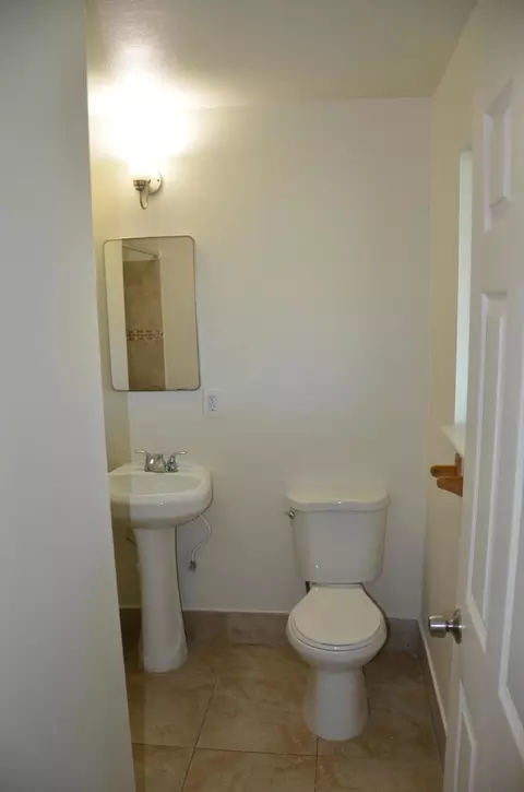 Bath - 1410 W Bush St, Lemoore, CA 93245 photo 2 of 7