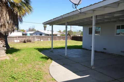 Exterior - 1410 W Bush St, Lemoore, CA 93245 photo 4 of 4