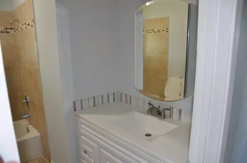 Bath - 1410 W Bush St, Lemoore, CA 93245 photo 1 of 7