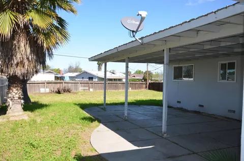 Exterior - 1410 W Bush St, Lemoore, CA 93245 photo 2 of 4