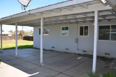 Exterior - 1410 W Bush St, Lemoore, CA 93245 photo 3 of 4