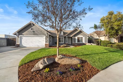 4842 W Country Ct, Visalia, CA 93277