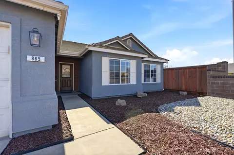 Exterior - 865 Avalon Dr, Lemoore, CA 93245 photo 5 of 10