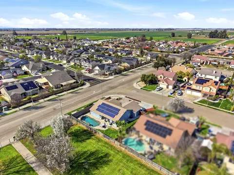 View/Area - 865 Avalon Dr, Lemoore, CA 93245 photo 8 of 9