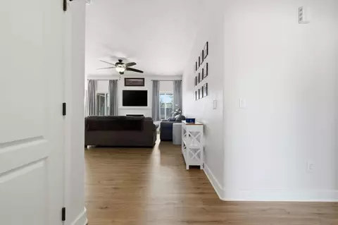 Entry Way - 865 Avalon Dr, Lemoore, CA 93245 photo 1 of 2