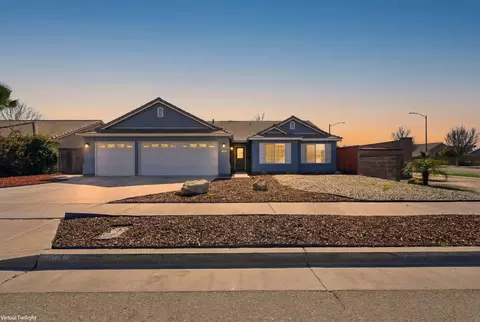 Exterior - 865 Avalon Dr, Lemoore, CA 93245 photo 2 of 10