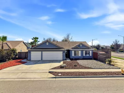 Exterior - 865 Avalon Dr, Lemoore, CA 93245 photo 4 of 10