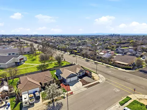 View/Area - 865 Avalon Dr, Lemoore, CA 93245 photo 4 of 9
