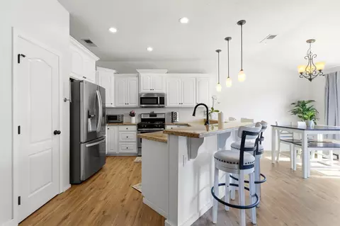 Kitchen - 865 Avalon Dr, Lemoore, CA 93245 photo 1 of 4
