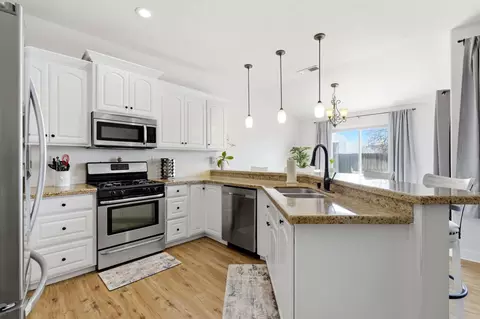 Kitchen - 865 Avalon Dr, Lemoore, CA 93245 photo 2 of 4