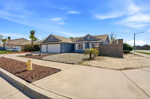 Exterior - 865 Avalon Dr, Lemoore, CA 93245 photo 3 of 10