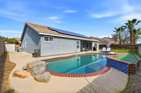 Exterior - 865 Avalon Dr, Lemoore, CA 93245 photo 8 of 10