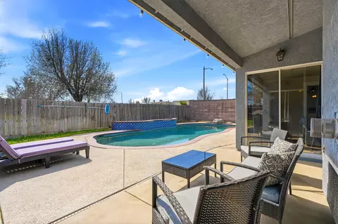 Exterior - 865 Avalon Dr, Lemoore, CA 93245 photo 6 of 10