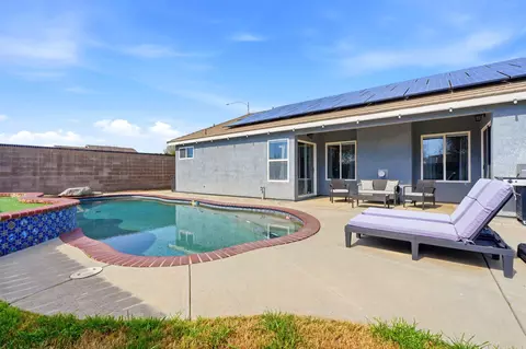 Exterior - 865 Avalon Dr, Lemoore, CA 93245 photo 10 of 10