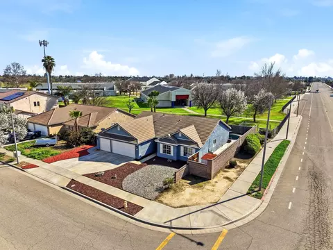 View/Area - 865 Avalon Dr, Lemoore, CA 93245 photo 3 of 9