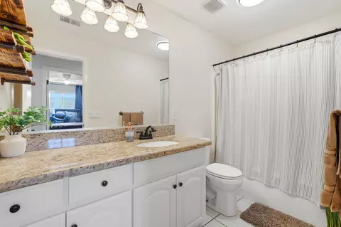 Bath - 865 Avalon Dr, Lemoore, CA 93245 photo 1 of 4