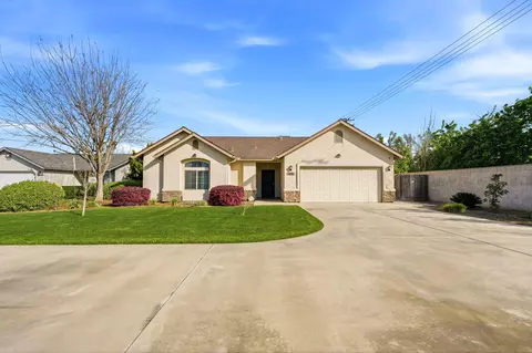 2050 N Charter Oak Ct, Visalia, CA 93292