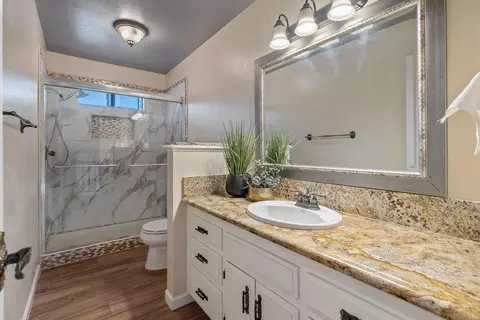 Bath - 2635 E Paradise Ave, Visalia, CA 93292 photo 3 of 5