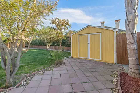 Exterior - 2635 E Paradise Ave, Visalia, CA 93292 photo 20 of 23