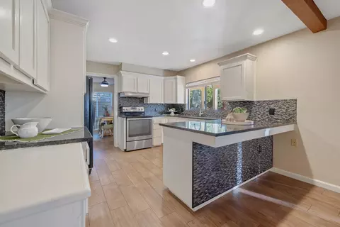 Kitchen - 2635 E Paradise Ave, Visalia, CA 93292 photo 3 of 4