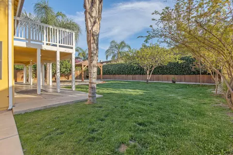 Exterior - 2635 E Paradise Ave, Visalia, CA 93292 photo 18 of 23