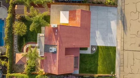 View/Area - 2635 E Paradise Ave, Visalia, CA 93292 photo 3 of 4