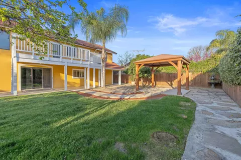 Exterior - 2635 E Paradise Ave, Visalia, CA 93292 photo 12 of 23