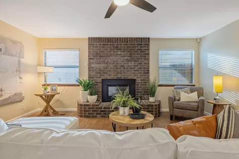 Living - 2635 E Paradise Ave, Visalia, CA 93292 photo 3 of 4